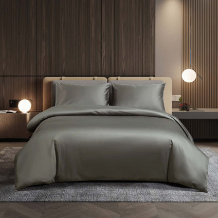 Aulaire 60s 3-piece Duvet Cover and Pillowcase Set. Sateen in Odin grey.