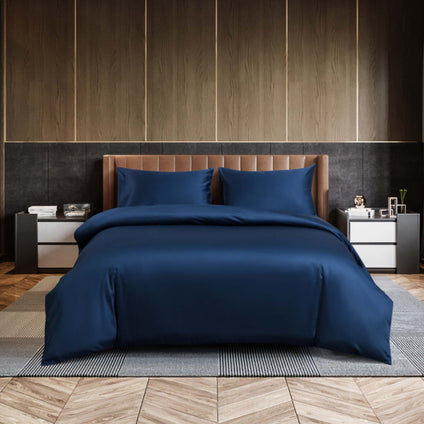 Aulaire 60s 3-piece Duvet Cover and Pillowcase Set. Sateen in Navy blue.