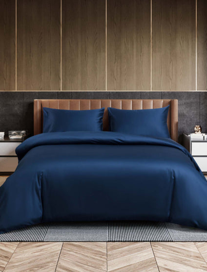 Aulaire 60s 3-piece Duvet Cover and Pillowcase Set. Sateen in Navy blue.